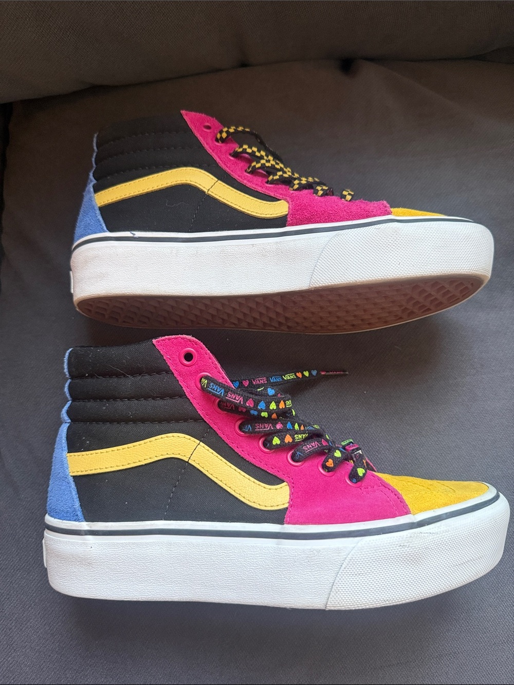 Vans women’s  High-Top Sneakers in Yellow and Pink with Checkerboard Laces - Picture 5 of 9